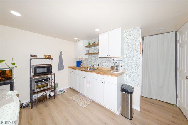 15581 Old Olga RD, Alva, FL 33920