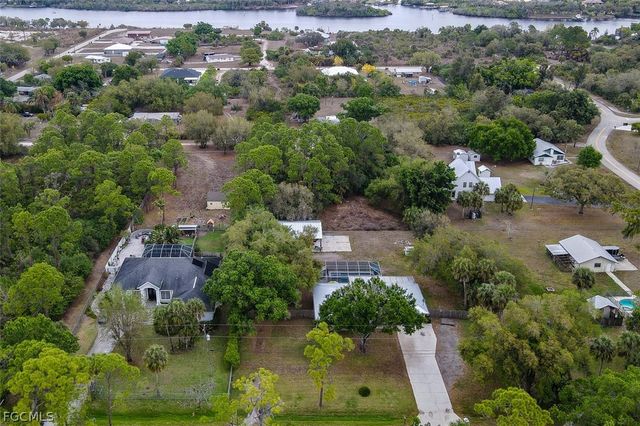 15581 Old Olga RD, Alva, FL 33920