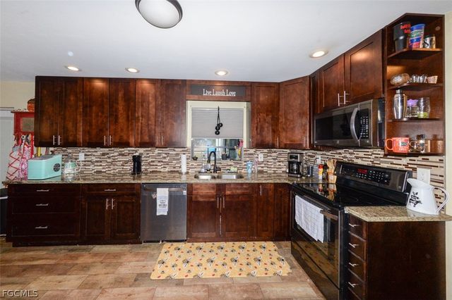 15581 Old Olga RD, Alva, FL 33920