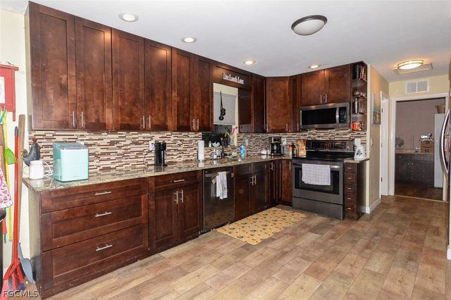 15581 Old Olga RD, Alva, FL 33920