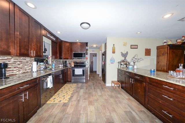 15581 Old Olga RD, Alva, FL 33920