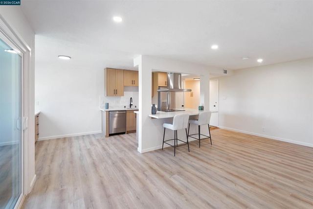710 E 22nd 203, Oakland, CA 94606