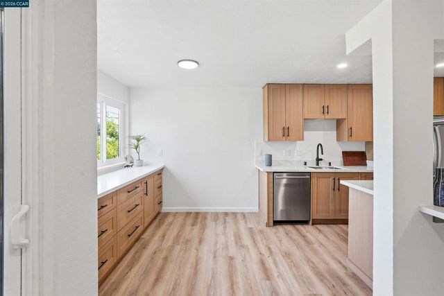 710 E 22nd 203, Oakland, CA 94606