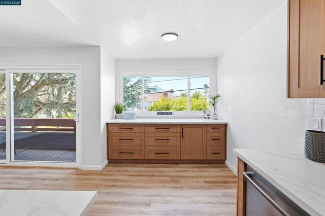 710 E 22nd 203, Oakland, CA 94606