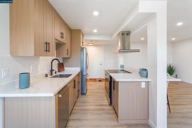 710 E 22nd 203, Oakland, CA 94606