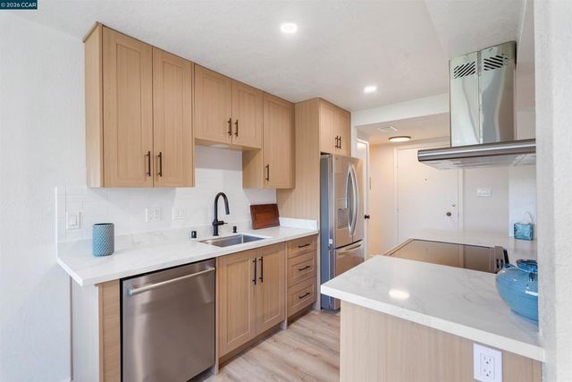 710 E 22nd 203, Oakland, CA 94606