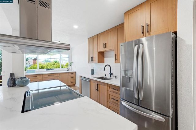 710 E 22nd 203, Oakland, CA 94606