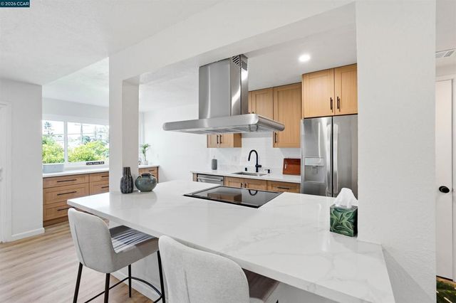710 E 22nd 203, Oakland, CA 94606