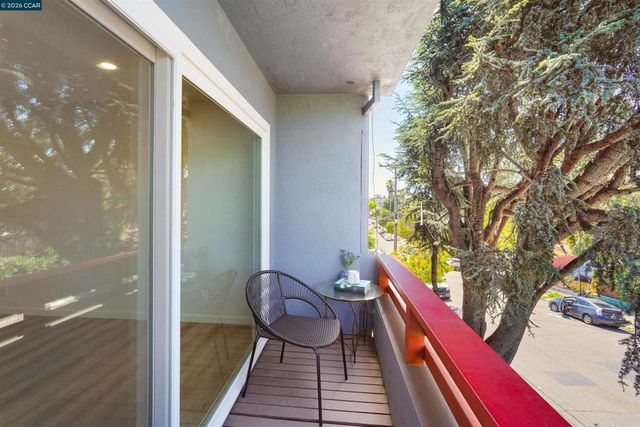 710 E 22nd 203, Oakland, CA 94606