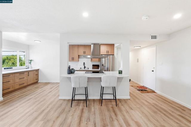 710 E 22nd 203, Oakland, CA 94606