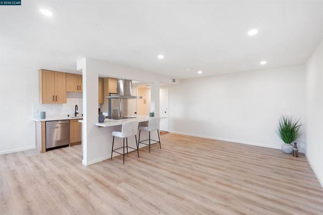 710 E 22nd 203, Oakland, CA 94606