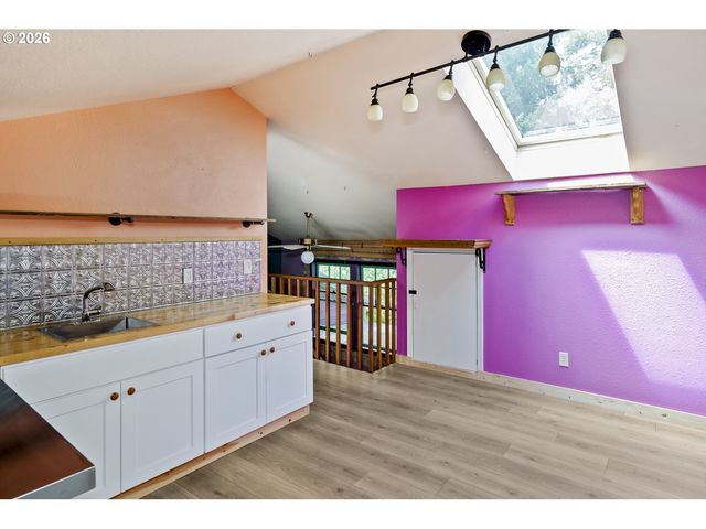 10548 Nw SKYLINE Blvd, Portland, OR 97231