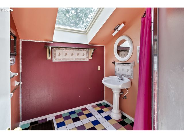 10548 Nw SKYLINE Blvd, Portland, OR 97231