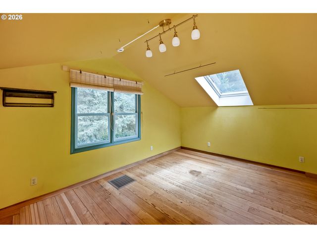 10548 Nw SKYLINE Blvd, Portland, OR 97231