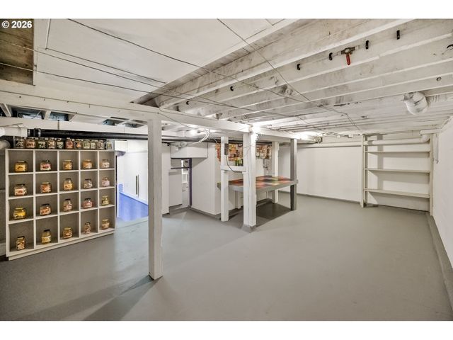 10548 Nw SKYLINE Blvd, Portland, OR 97231