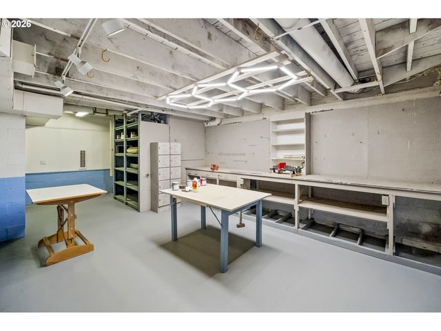 10548 Nw SKYLINE Blvd, Portland, OR 97231