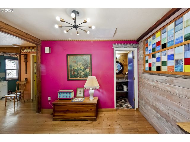 10548 Nw SKYLINE Blvd, Portland, OR 97231