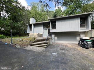 2533 COUNTRY CLUB DR, Tobyhanna, PA 18466