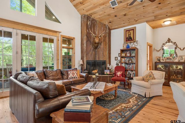 196 Pine Branch Glen, Holly Lake Ranch, TX 75765