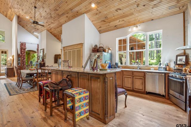 196 Pine Branch Glen, Holly Lake Ranch, TX 75765