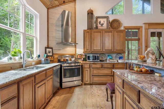 196 Pine Branch Glen, Holly Lake Ranch, TX 75765