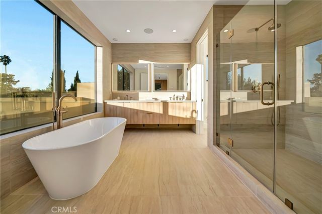 4825 Forman Avenue, North Hollywood, CA 91601