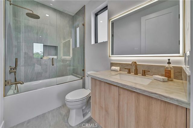 4825 Forman Avenue, North Hollywood, CA 91601