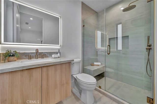 4825 Forman Avenue, North Hollywood, CA 91601