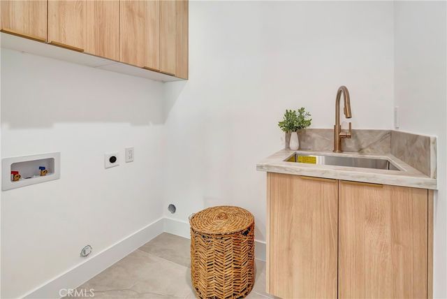 4825 Forman Avenue, North Hollywood, CA 91601