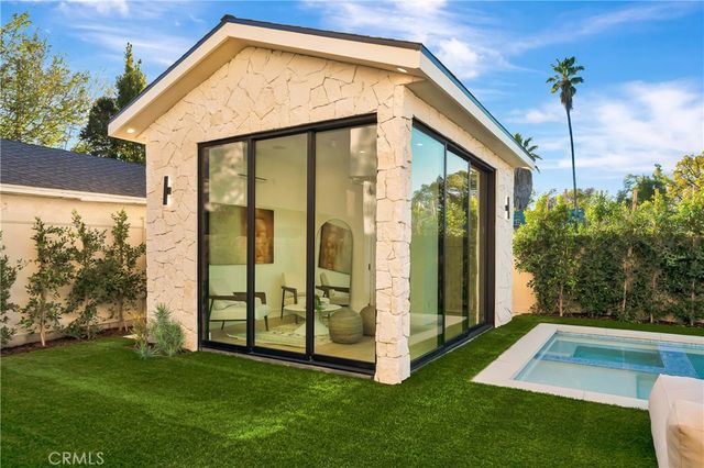 4825 Forman Avenue, North Hollywood, CA 91601