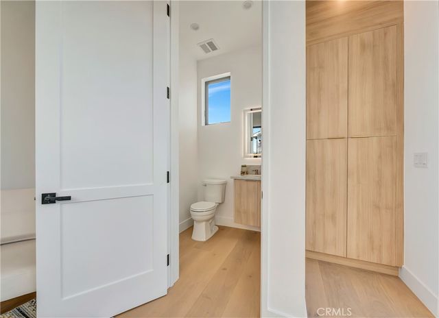 4825 Forman Avenue, North Hollywood, CA 91601