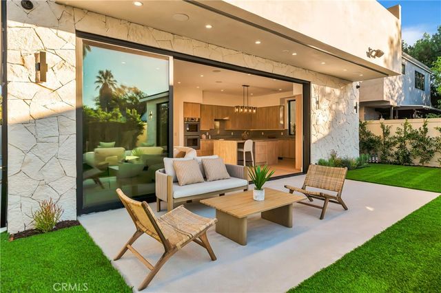 4825 Forman Avenue, North Hollywood, CA 91601