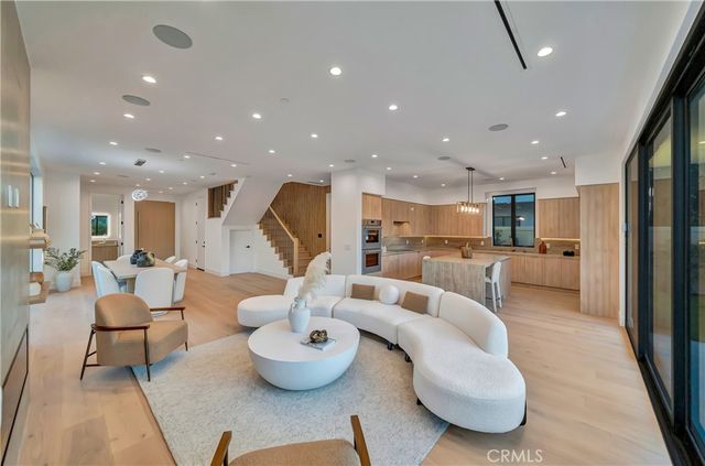 4825 Forman Avenue, North Hollywood, CA 91601