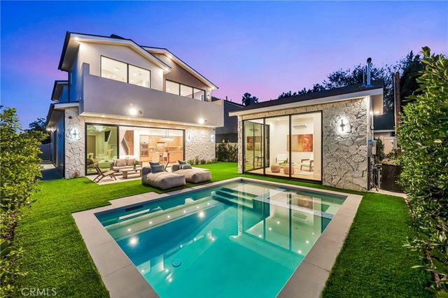 4825 Forman Avenue, North Hollywood, CA 91601