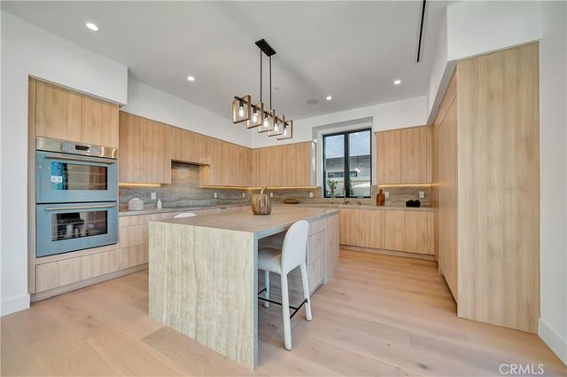 4825 Forman Avenue, North Hollywood, CA 91601