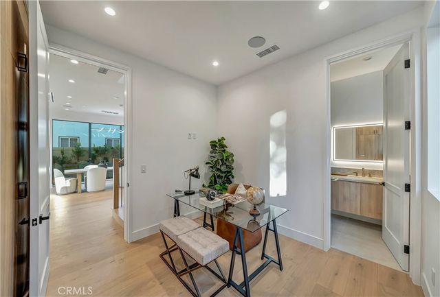 4825 Forman Avenue, North Hollywood, CA 91601