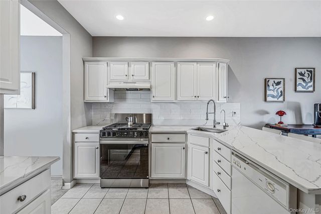 23 Willow Wood Drive, East Setauket, NY 11733
