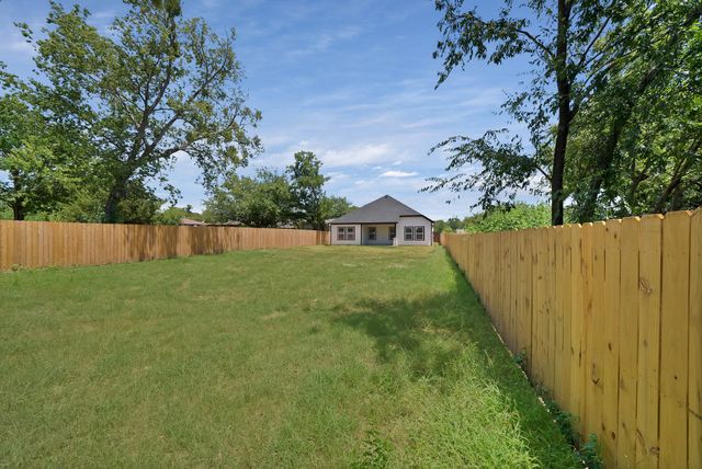 1700 S Hughes Street, Fort Worth, TX 76105