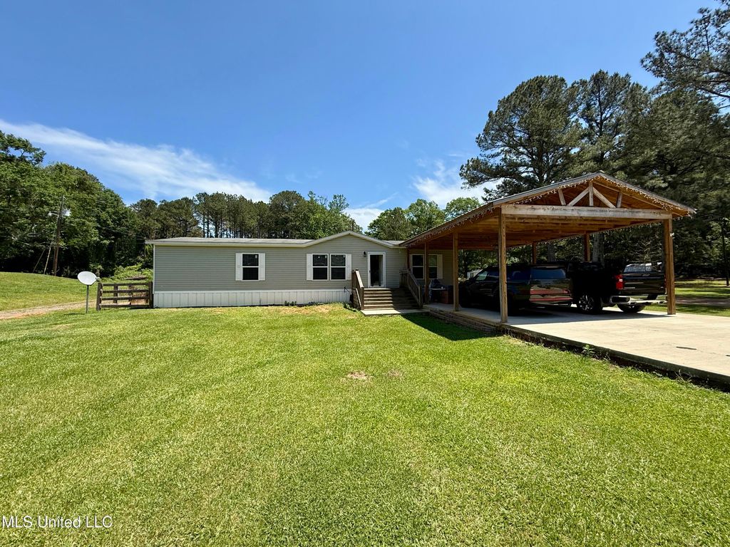 9250 Pleasant Hill Road, Carthage, MS 39051