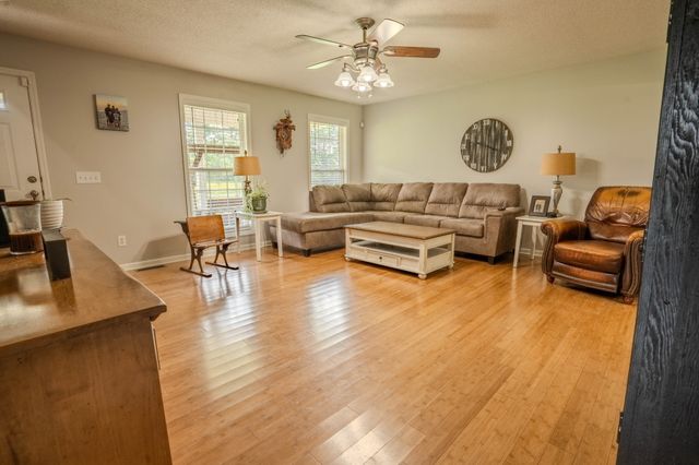 57 Old Jackson Hwy, Leoma, TN 38468