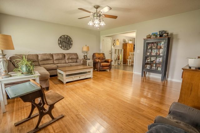 57 Old Jackson Hwy, Leoma, TN 38468
