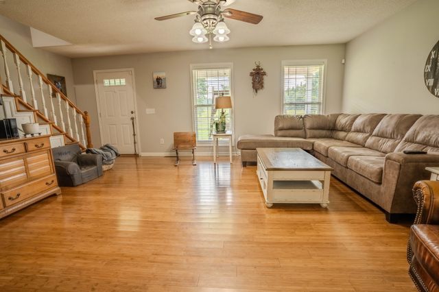 57 Old Jackson Hwy, Leoma, TN 38468