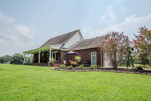 57 Old Jackson Hwy, Leoma, TN 38468