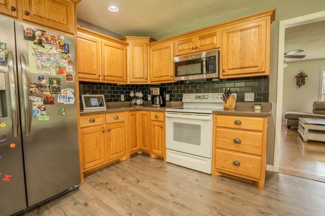 57 Old Jackson Hwy, Leoma, TN 38468