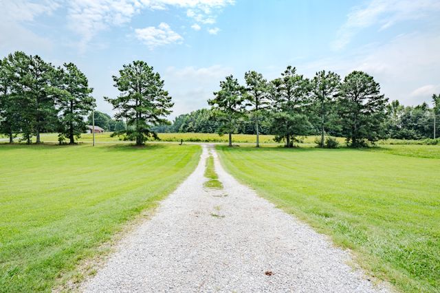 57 Old Jackson Hwy, Leoma, TN 38468