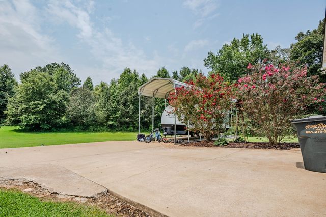 57 Old Jackson Hwy, Leoma, TN 38468