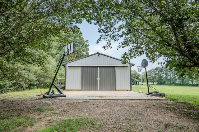 57 Old Jackson Hwy, Leoma, TN 38468