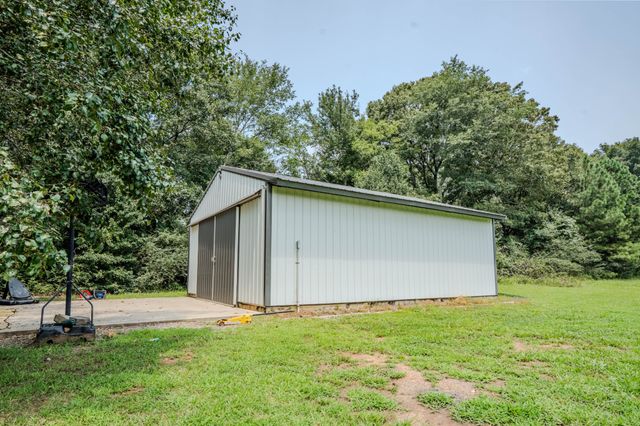 57 Old Jackson Hwy, Leoma, TN 38468