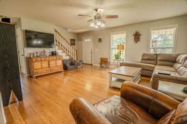 57 Old Jackson Hwy, Leoma, TN 38468