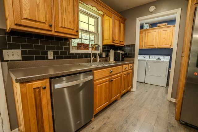 57 Old Jackson Hwy, Leoma, TN 38468